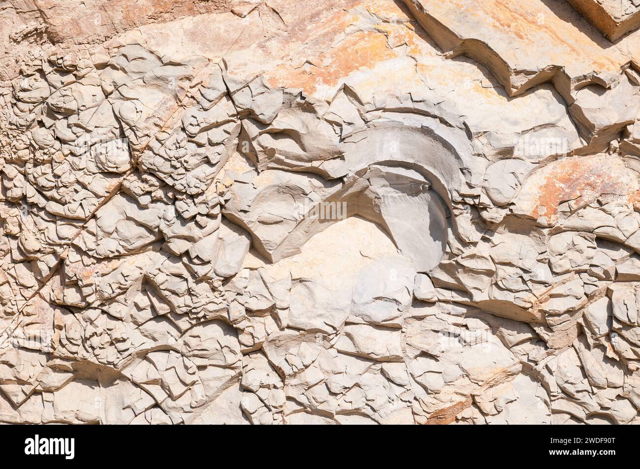 Erosione rocciosa sul lato di una strada, Catalogna, Spagna Foto Stock