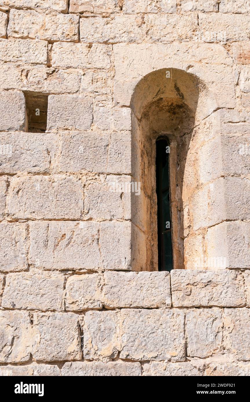 Ingresso principale, porta, chiesa di Sant Miquel de la Torre, Vall del Bac, Garrotxa, Catalogna, Spagna Foto Stock