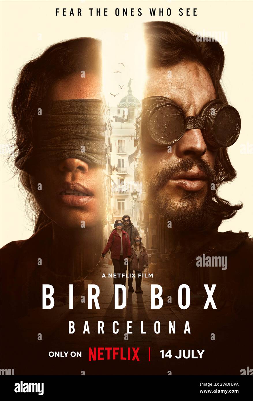 Bird Box: Barcelona (2023) diretto da David Pastor e Àlex Pastor e interpretato da Mario Casas, Georgina Campbell e Diego Calva. Dopo che un'entità di origine misteriosa annienta la popolazione mondiale, facendo sì che coloro che la osservano si tolgano la vita, Sebastián e sua figlia iniziano la loro grande avventura di sopravvivenza a Barcellona. Poster US One sheet ***SOLO PER USO EDITORIALE***. Credito: BFA / Netflix Foto Stock