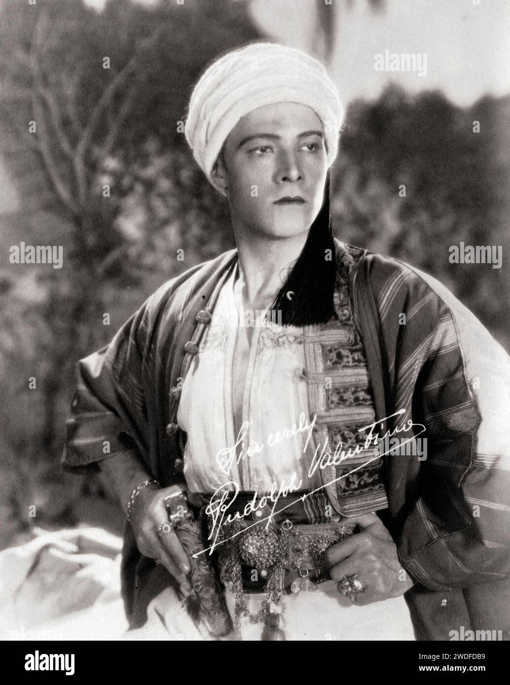 Foto dell'attore Rudolph Valentino con autografo, anni '1920 Foto Stock