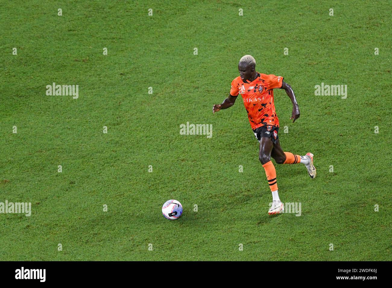 Ayom Majok al round 13 del calcio maschile A-League, Brisbane Roar vs MacArthur FC, Suncorp Stadium, Brisbane, Queensland, 18 gennaio 2024 Foto Stock