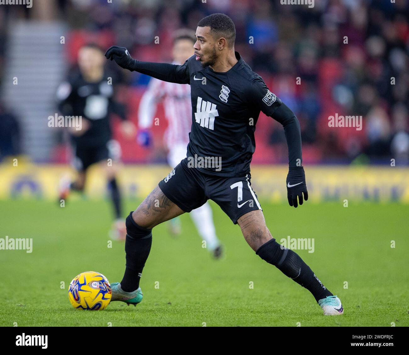 Stoke, Regno Unito. 20 gennaio 2024; Bet365 Stadium, Stoke, Staffordshire, Inghilterra; EFL Championship Football, Stoke City contro Birmingham City; Juninho Bacuna di Birmingham City Credit: Action Plus Sports Images/Alamy Live News Foto Stock