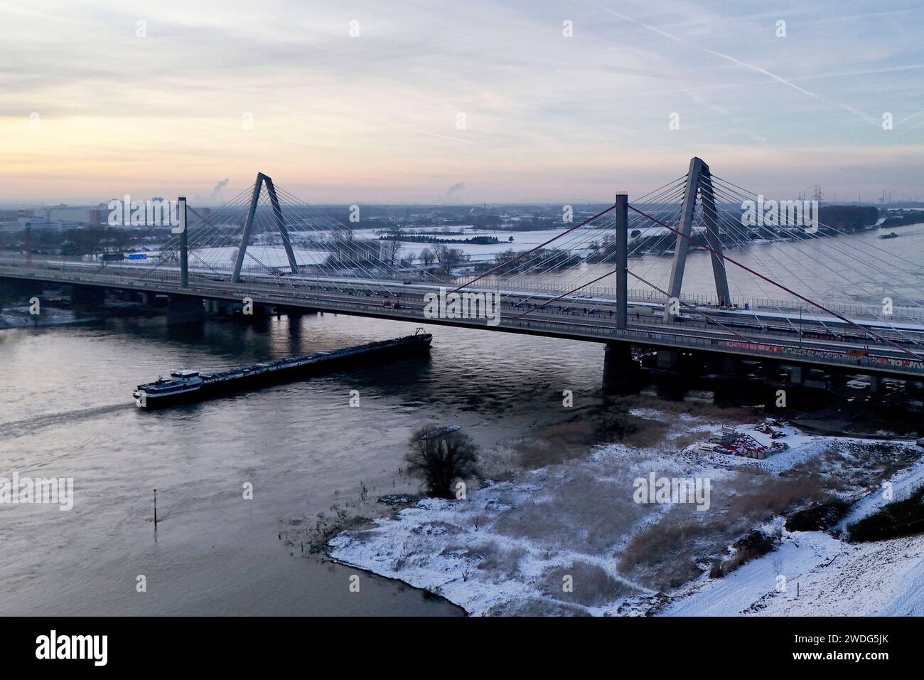 Der Neubau der Leverkusener Autobahnbrücke auf der A1 steht hinter dem