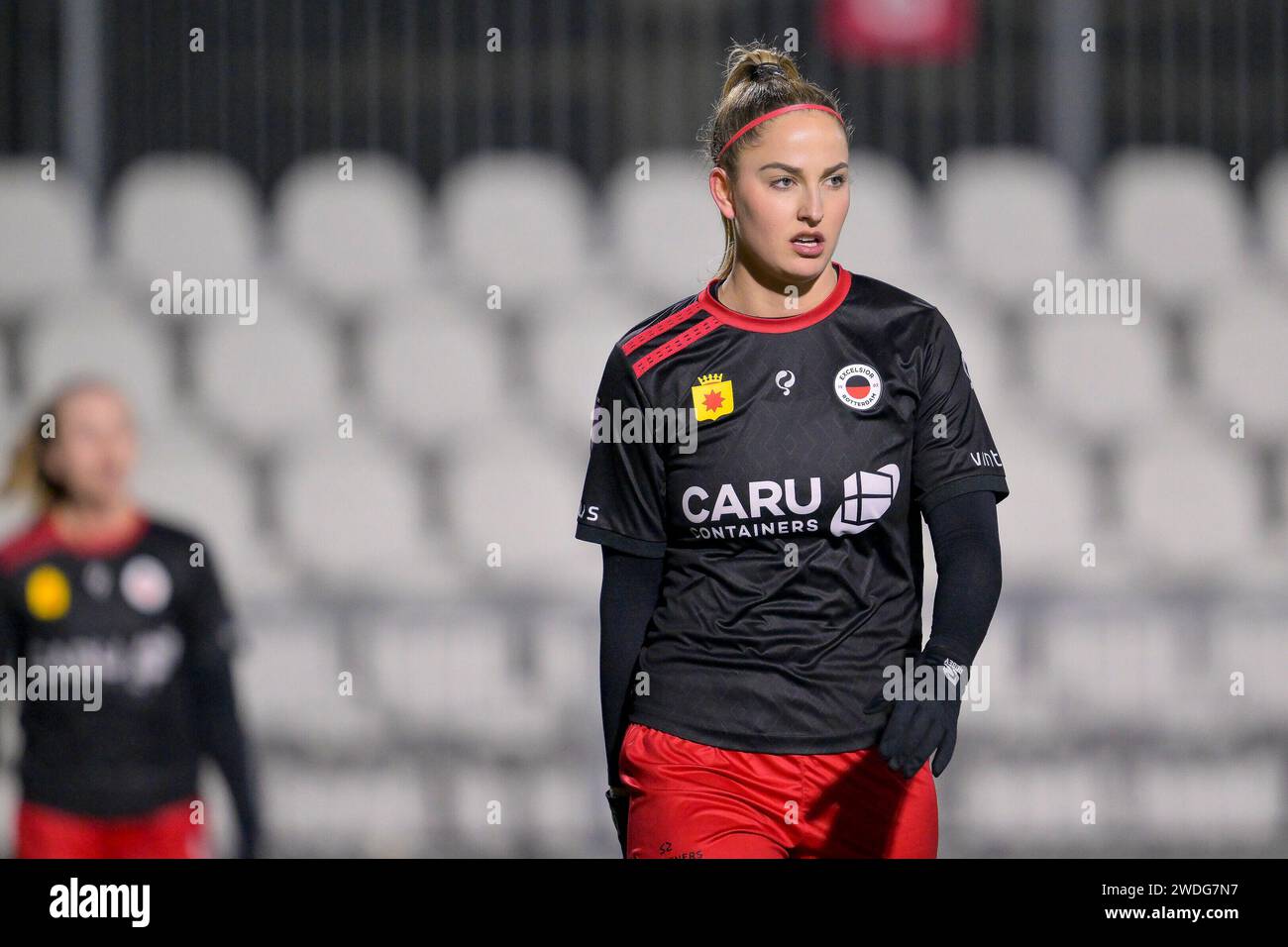 Amsterdam, Paesi Bassi. 20 gennaio 2024. AMSTERDAM, PAESI BASSI - 20 GENNAIO: Yara Helderman dell'Excelsior guarda al match Azerion Vrouwen Eredivisie tra Ajax e Excelsior allo Sportpark De toekomst il 20 gennaio 2024 ad Amsterdam, Paesi Bassi. (Foto di Jan Mulder/Orange Pictures) credito: dpa/Alamy Live News Foto Stock