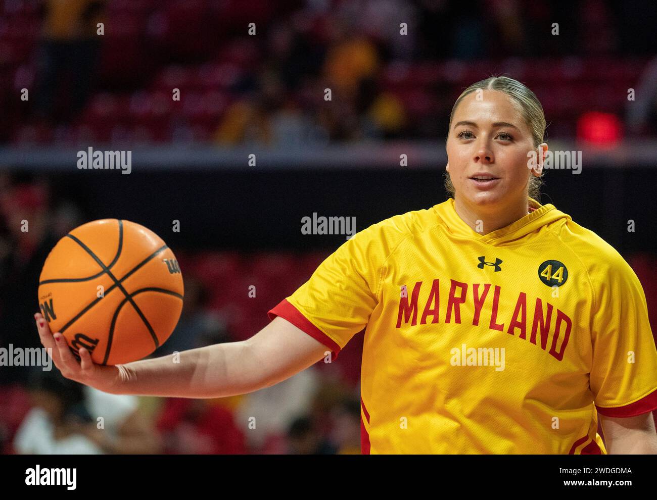 College Park, Stati Uniti. 20 gennaio 2024. COLLEGE PARK, MD: - 20 GENNAIO: La guardia dei Maryland Terrapins Faith Masonius (13) si riscalda prima di una partita di basket femminile tra i Maryland Terrapins e gli Illinois Fighting Illini all'Xfinity Center, a College Park, Maryland, il 20 gennaio 2024. (Foto di Tony Quinn/SipaUSA) credito: SIPA USA/Alamy Live News Foto Stock