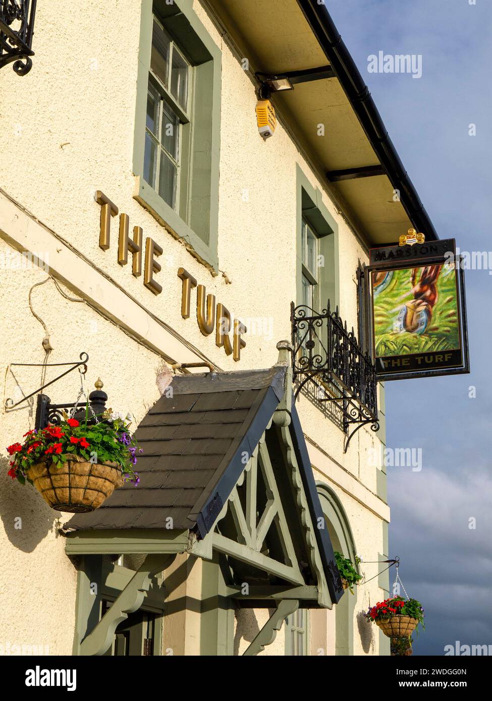 Dettagli del Turf Hotel e pub: Pub locale dei tifosi di Wrexham, Racecourse Stadium, Mold Road, Wrexham, Galles Foto Stock Dettagli del Turf Hotel e pub: Pub locale dei tifosi di Wrexham, Racecourse Stadium, Mold Road, Wrexham, Galles Foto Stock