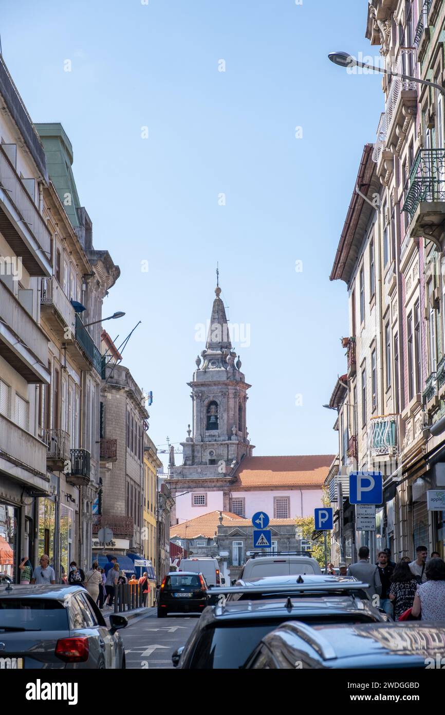 Porto, Portogallo - 12 settembre 2023. Veduta della Chiesa della Santissima Trinità. Foto Stock