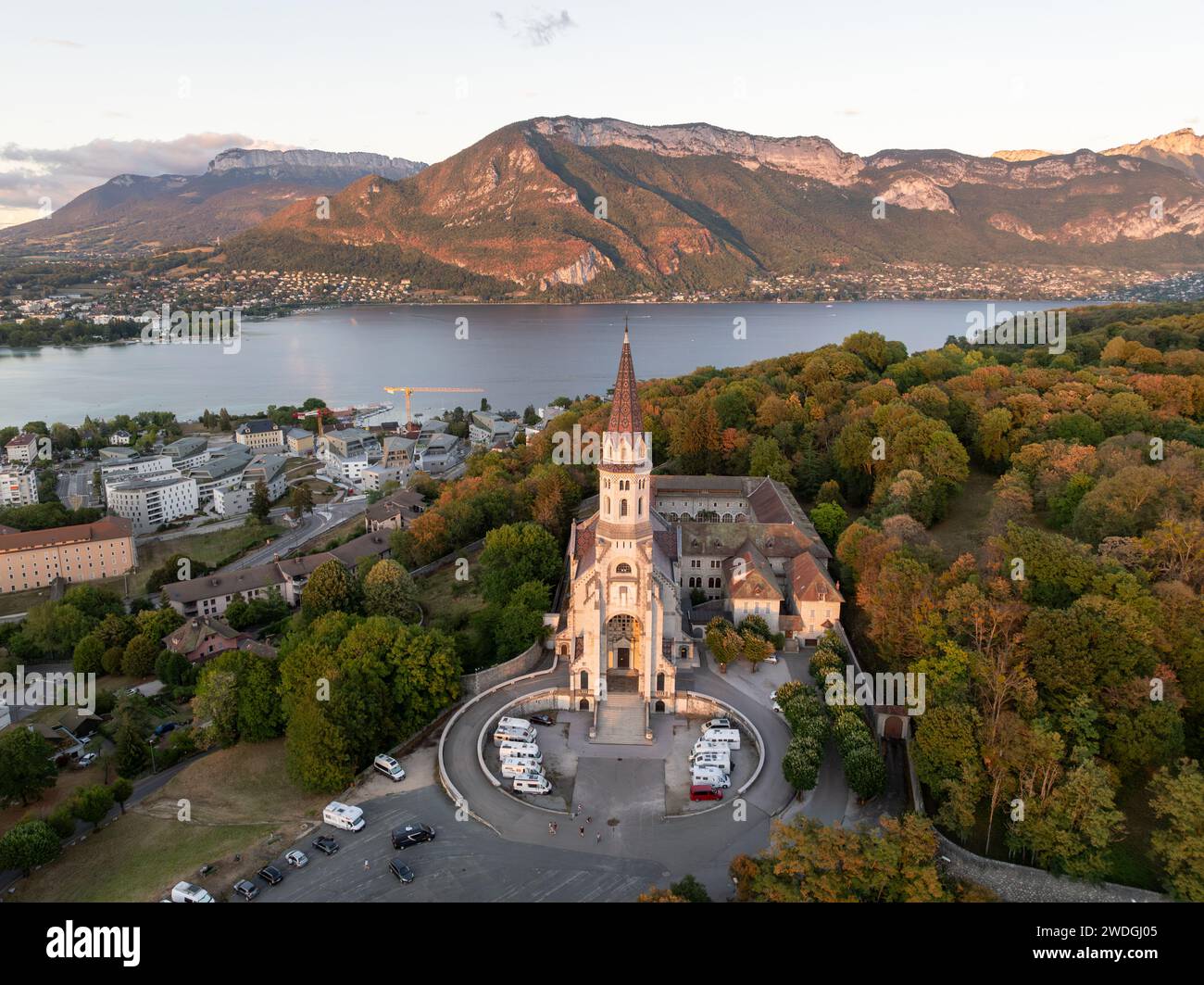 Visita alla Basilica - Basilique de la Visitation ad Annecy, Francia al tramonto. Foto Stock