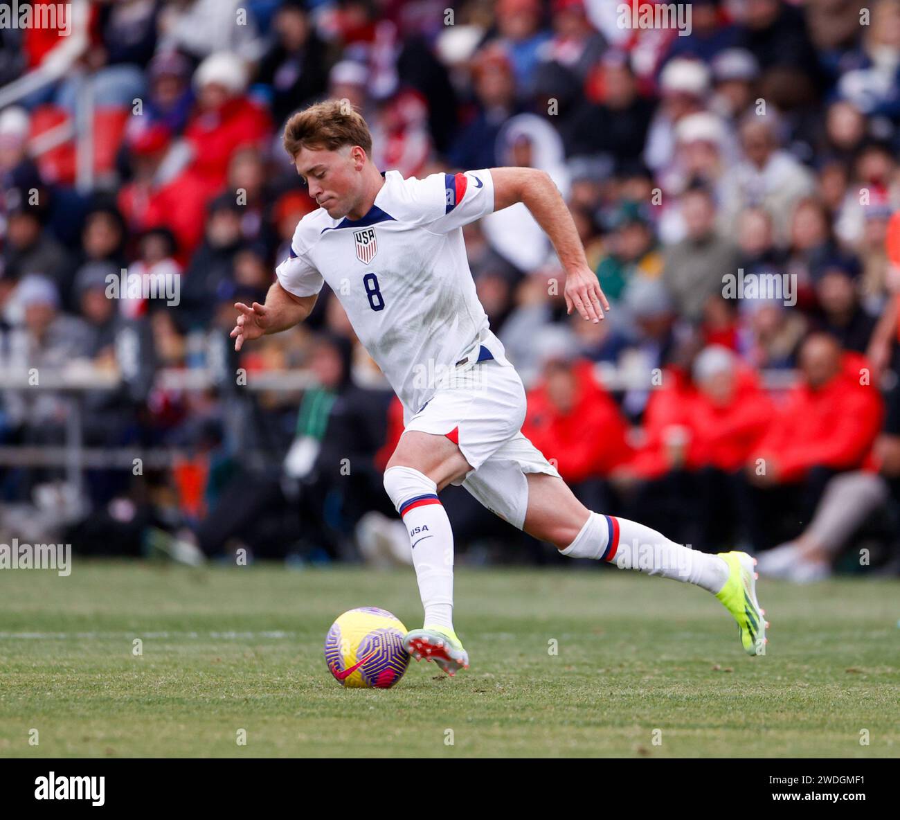 San Antonio, Texas, USA. 20 gennaio 2024: Il centrocampista degli Stati Uniti AIDAN MORRIS (8) sposta la palla durante una partita di calcio amichevole tra la nazionale maschile degli Stati Uniti e la Slovenia il 20 gennaio 2024, a San Antonio, Texas. La Slovenia ha vinto, 1-0. (Immagine di credito: © Scott Coleman/ZUMA Press Wire) SOLO USO EDITORIALE! Non per USO commerciale! Crediti: ZUMA Press, Inc./Alamy Live News Foto Stock