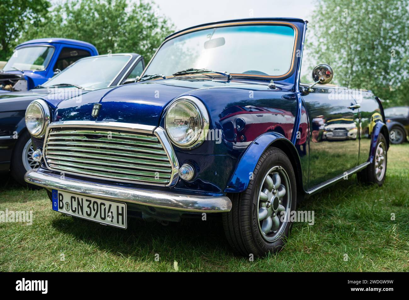 WERDER (HAVEL), GERMANIA - 20 MAGGIO 2023: La piccola auto economica Rover Mini Cooper convertibile. Oldtimer - Festival Werder Classics 2023 Foto Stock
