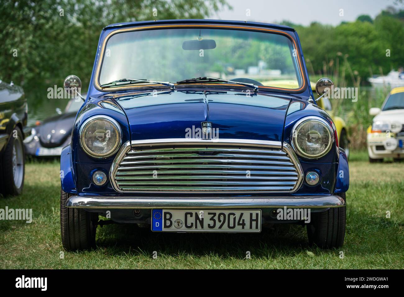 WERDER (HAVEL), GERMANIA - 20 MAGGIO 2023: La piccola auto economica Rover Mini Cooper convertibile. Oldtimer - Festival Werder Classics 2023 Foto Stock