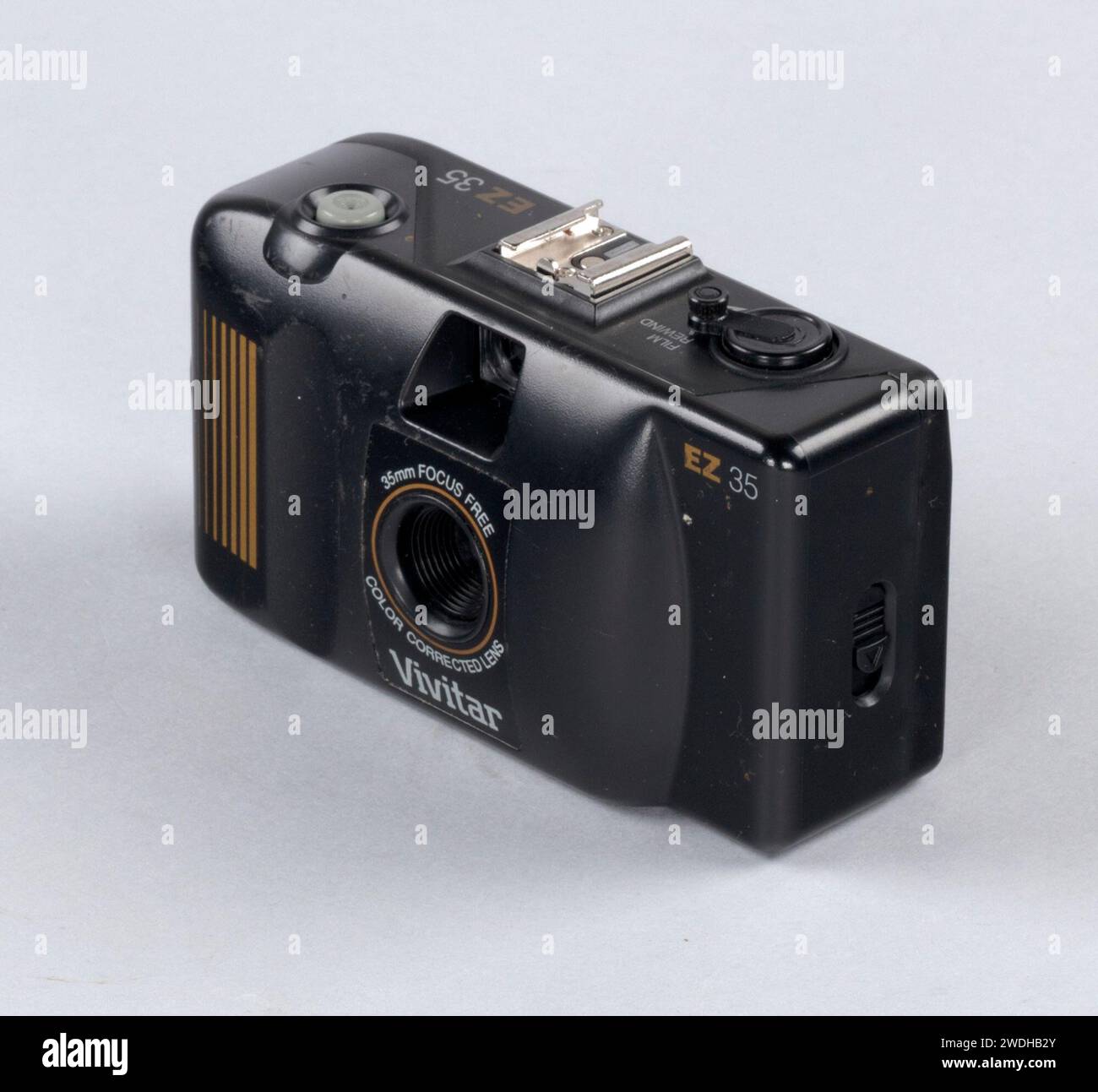Una fotocamera in plastica nera con messa a fuoco fissa "punta e scatta" del 1990, Vivitar EZ 35 Foto Stock