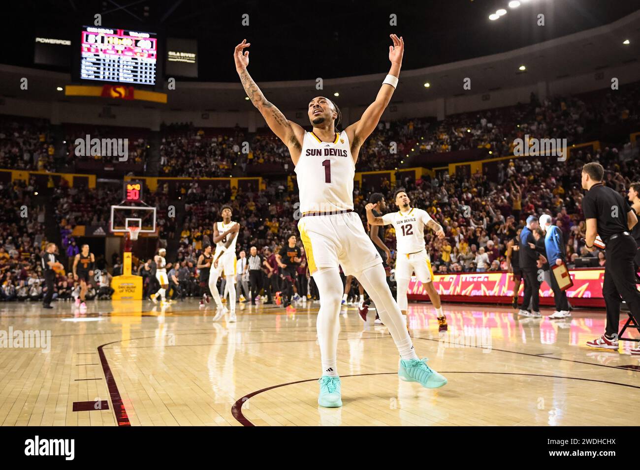 La guardia degli Arizona State Sun Devils Frankie Collins (1) festeggia dopo un basket nella seconda metà della partita di basket NCAA contro l'Arizona State a Tempe, Arizona, sabato 20 gennaio 2024. Arizona State sconfisse USC 82-67. (Thomas Fernandez/immagine dello sport) Foto Stock