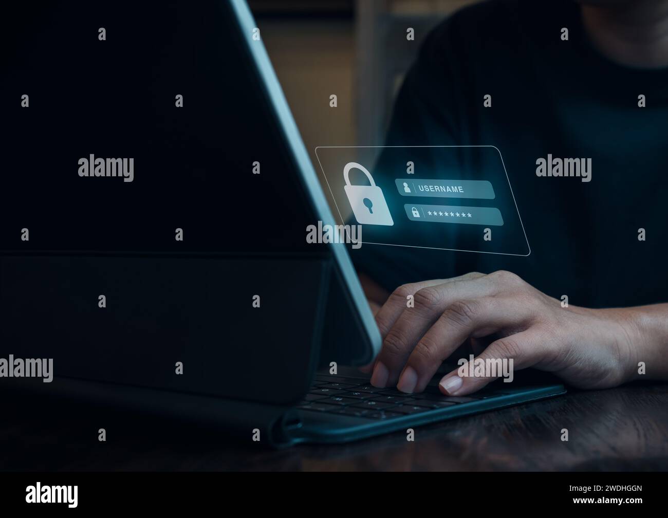 Concetto di sicurezza informatica. Pagina di accesso sullo schermo virtuale mentre un uomo d'affari lavora con un tablet digitale o un computer portatile per convalidare la password, Foto Stock