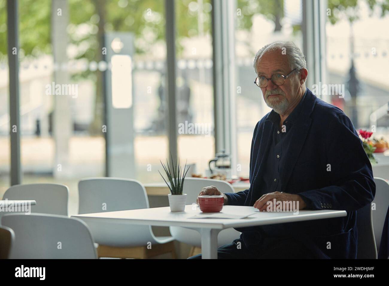 DATA DI RILASCIO: 10 marzo 2017. TITOLO: Il senso di un finale. STUDIO: BBC Film. DIRETTORE: Ritesh Batra. TRAMA: Un uomo viene perseguitato dal suo passato e viene presentato con un'eredità misteriosa che lo porta a ripensare alla sua situazione attuale nella vita. PROTAGONISTI: Jim Broadbent, Charlotte Rampling, Harriet Walter. (Immagine di credito: © BBC Film/Entertainment Pictures/ZUMAPRESS.com) SOLO USO EDITORIALE! Non per USO commerciale! Foto Stock