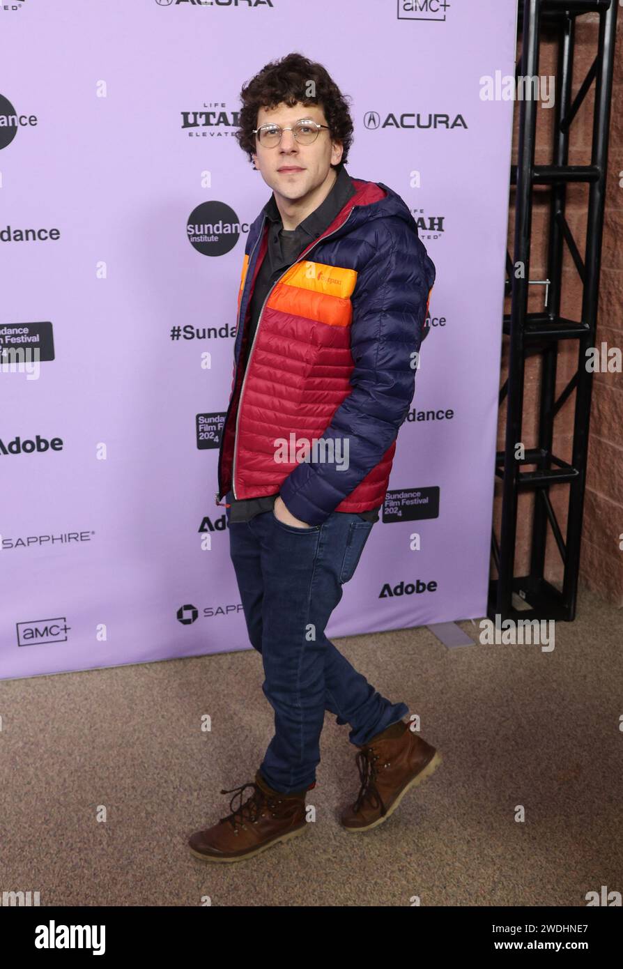 Park City, Stati Uniti. 19 gennaio 2024. Jesse Eisenberg arriva alla premiere "Sasquatch Sunset" durante il Sundance Film Festival 2024 tenutosi al Library Center Theatre il 19 gennaio 2024 a Park City, Utah. © JPA/AFF-USA.com credito: AFF/Alamy Live News Foto Stock