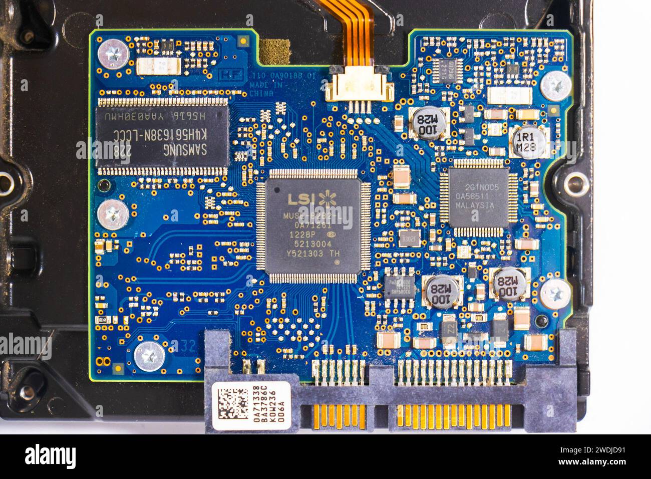 dischi rigidi da 3,5 pollici ricavati da schede elettroniche apple macintosh per la memorizzazione dei dati Foto Stock