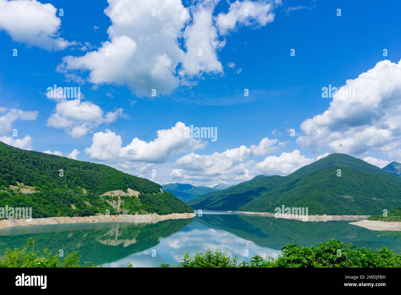 Lago Ananuri in Georgia, Europa orientale Foto Stock