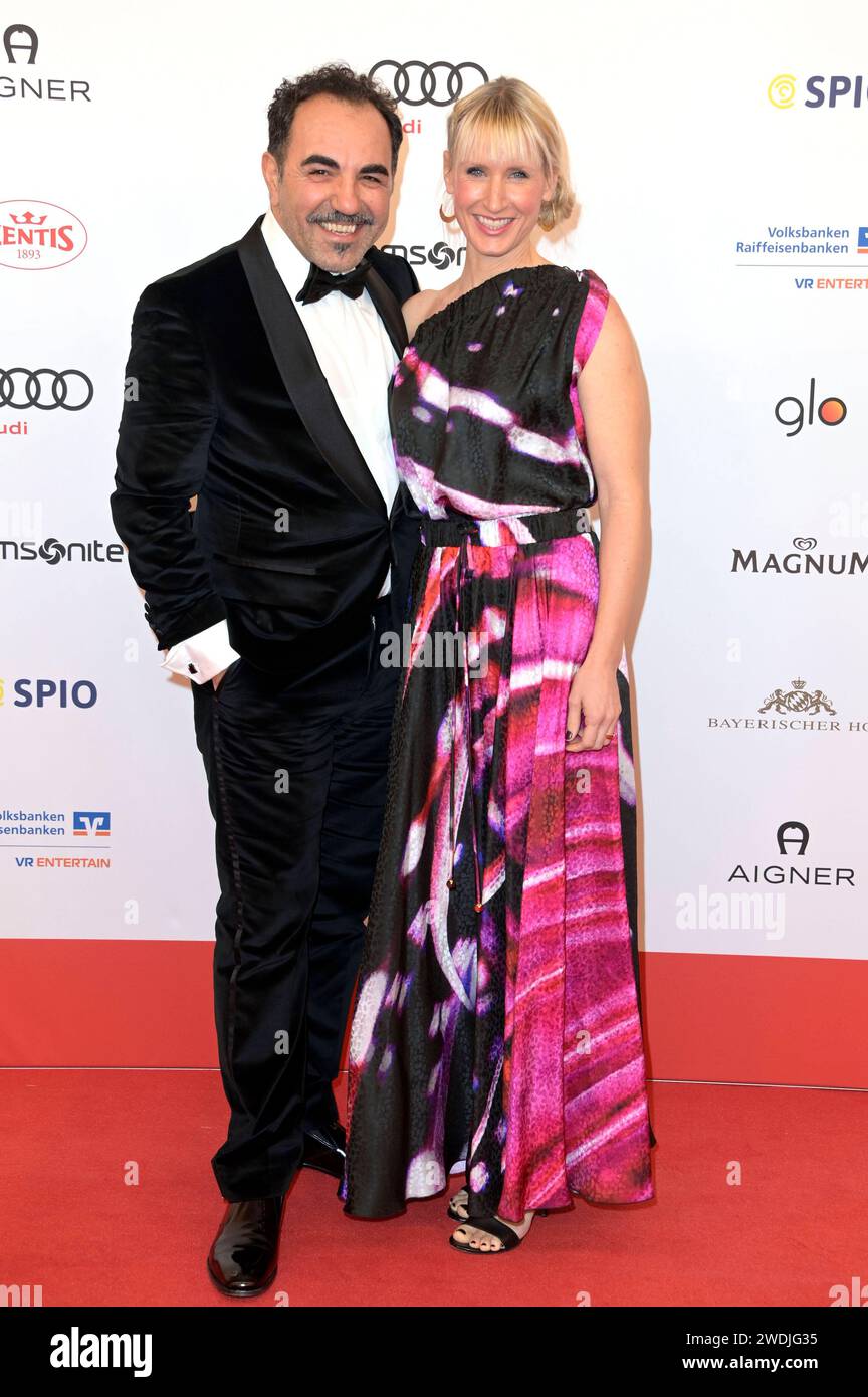 Adnan Maral mit Ehefrau Franziska Maral beim 48. Deutschen Filmball 2024 im Hotel Bayerischer Hof. München, 20.01.2024 *** Adnan Maral con la moglie Franziska Maral al al German Film Ball 48 2024 all'Hotel Bayerischer Hof Monaco, 20 01 2024 foto:XF.xKernx/xFuturexImagex filmball 4330 Foto Stock