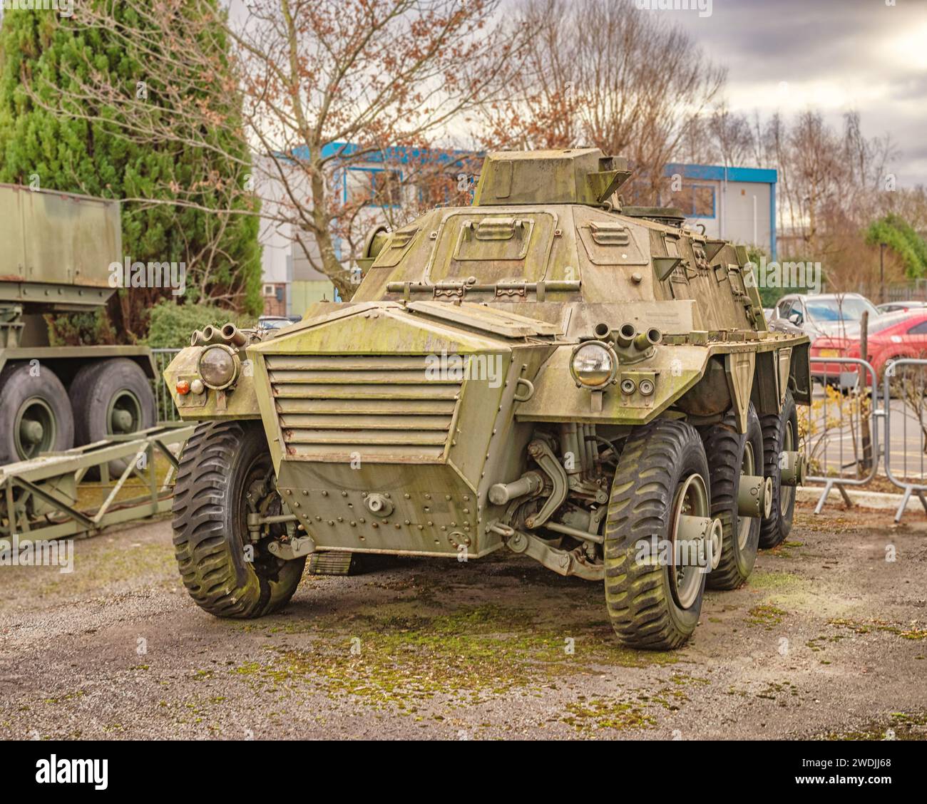 Un Alvis Saracen dell'esercito britannico esposto in un museo dell'aria. Un veicolo blindato a sei ruote utilizzato come supporto del personale. Foto Stock