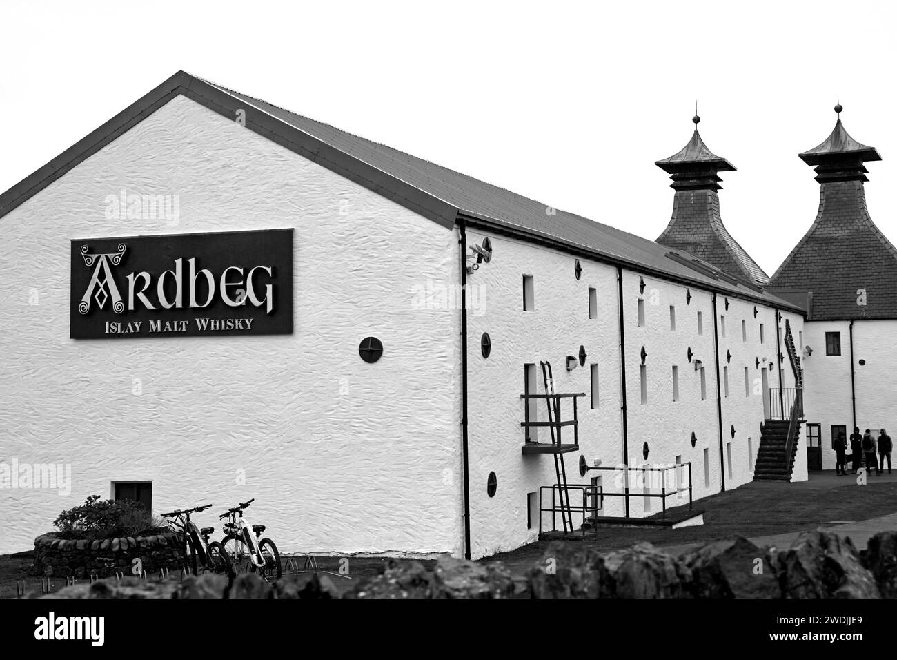 Distilleria di whisky Ardbeg sull'isola di Islay, Scozia Foto Stock