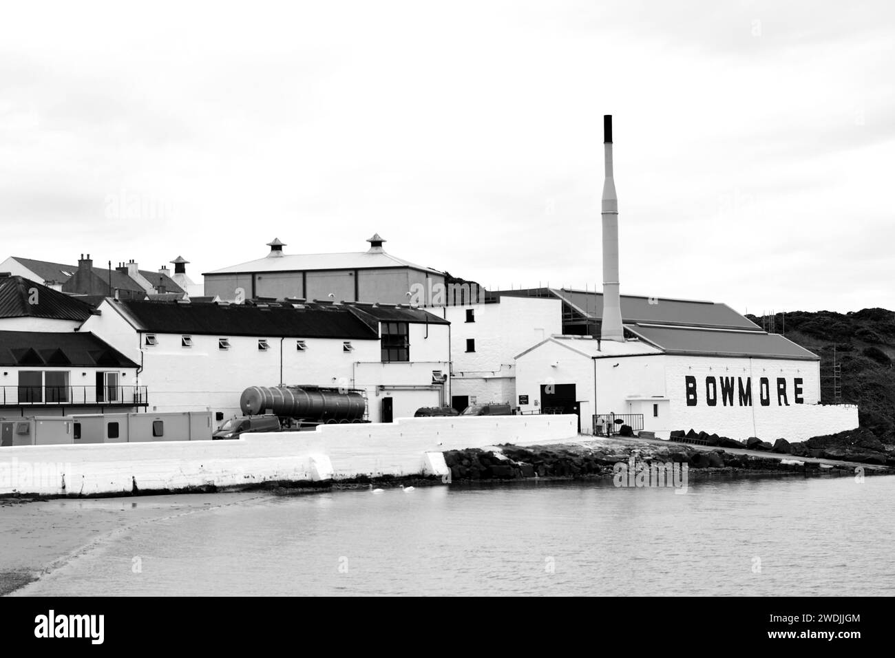 Bowmore Whisky Distillery sull'isola di Islay, Scozia Foto Stock