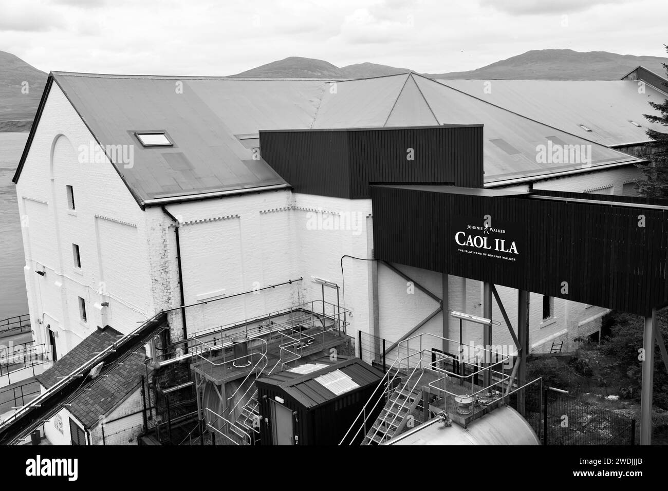 Distilleria di whisky Caol Ila sull'isola di Islay, Scozia Foto Stock