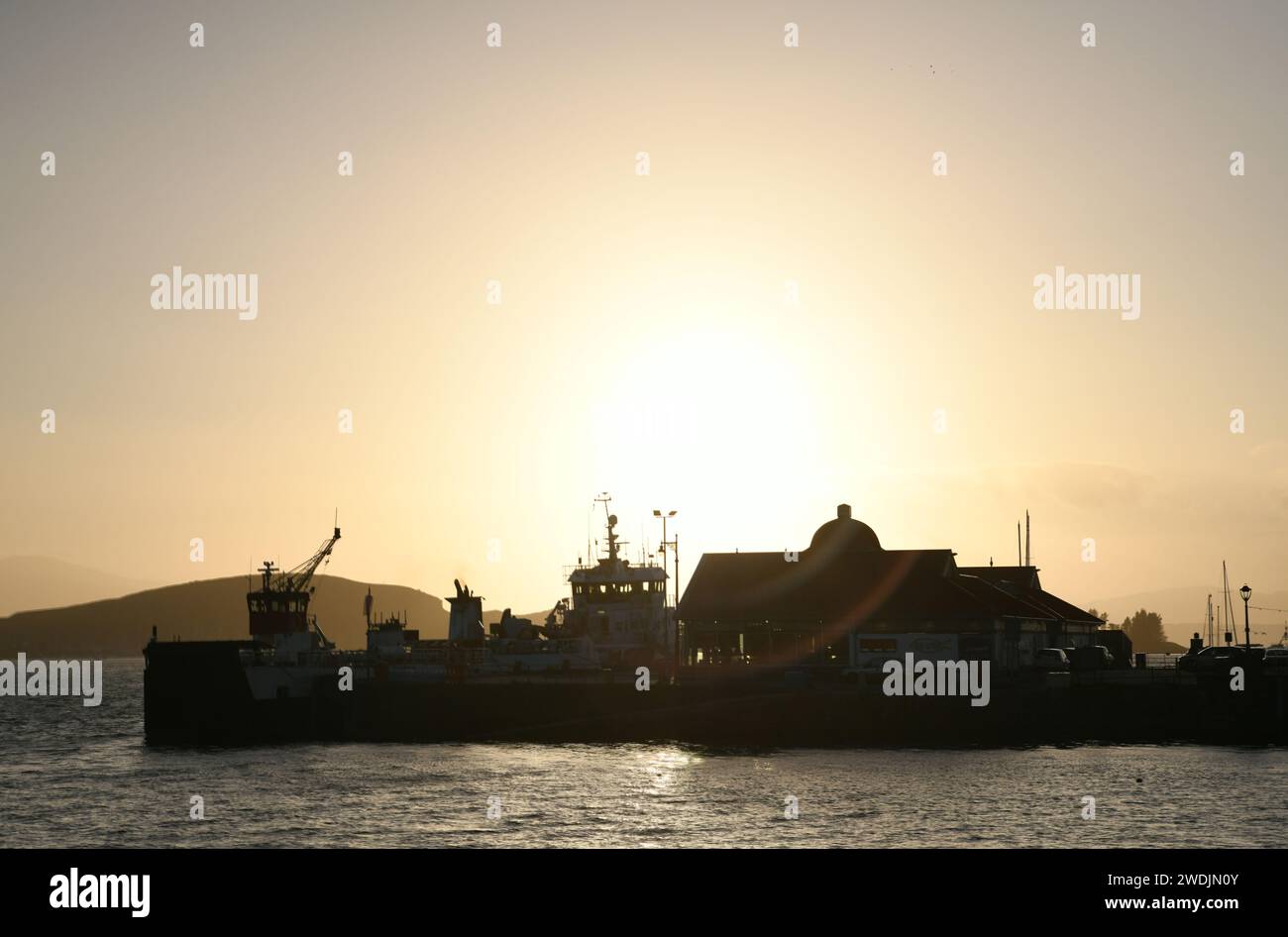 Tramonto su Oban Harbour, Scozia Foto Stock