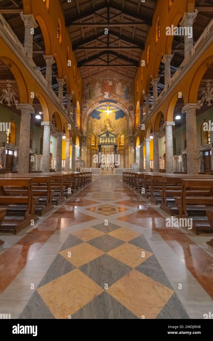 Roma, Italia - 26 luglio 2023: Interno della Chiesa Argentina Santa Maria Addolorata in Piazza Buenos Aires, Roma. Foto Stock