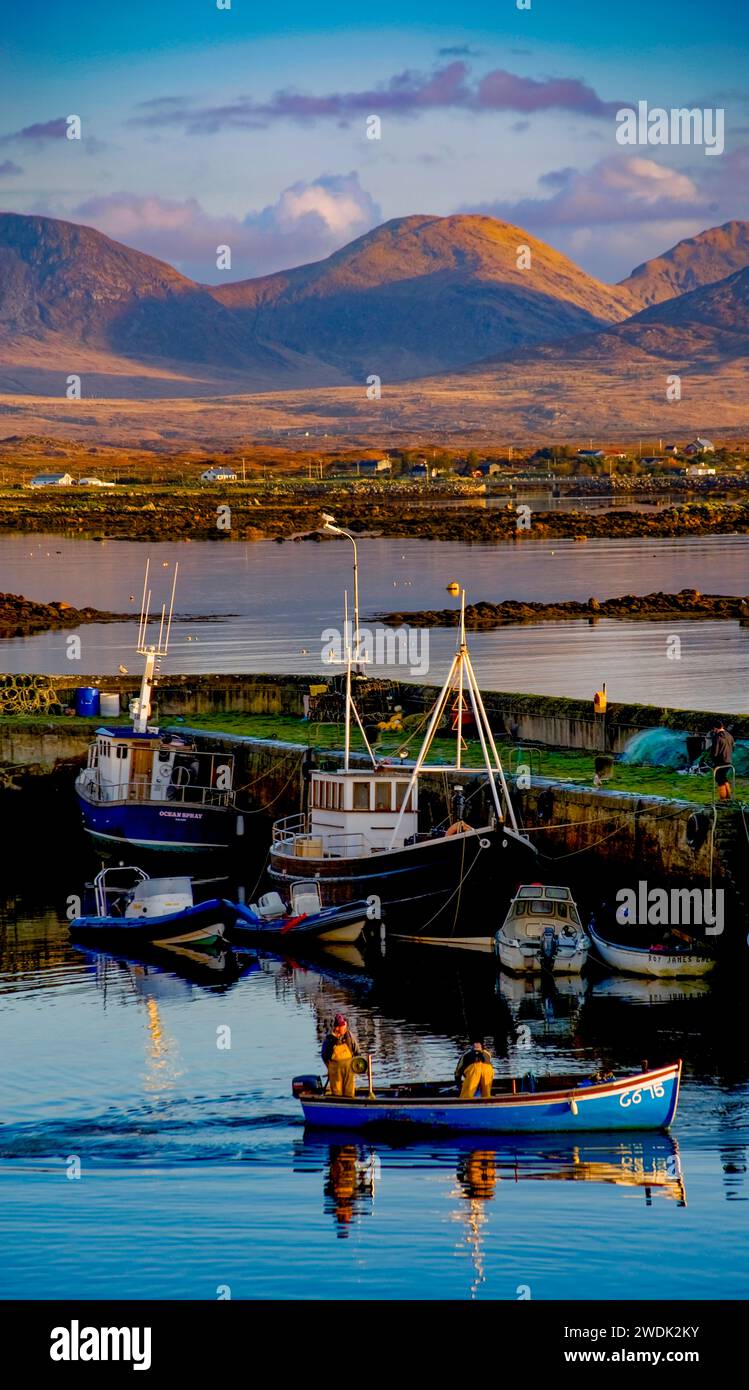 Roundstone Harbour, Connemara, Contea di Galway, Irlanda Foto Stock