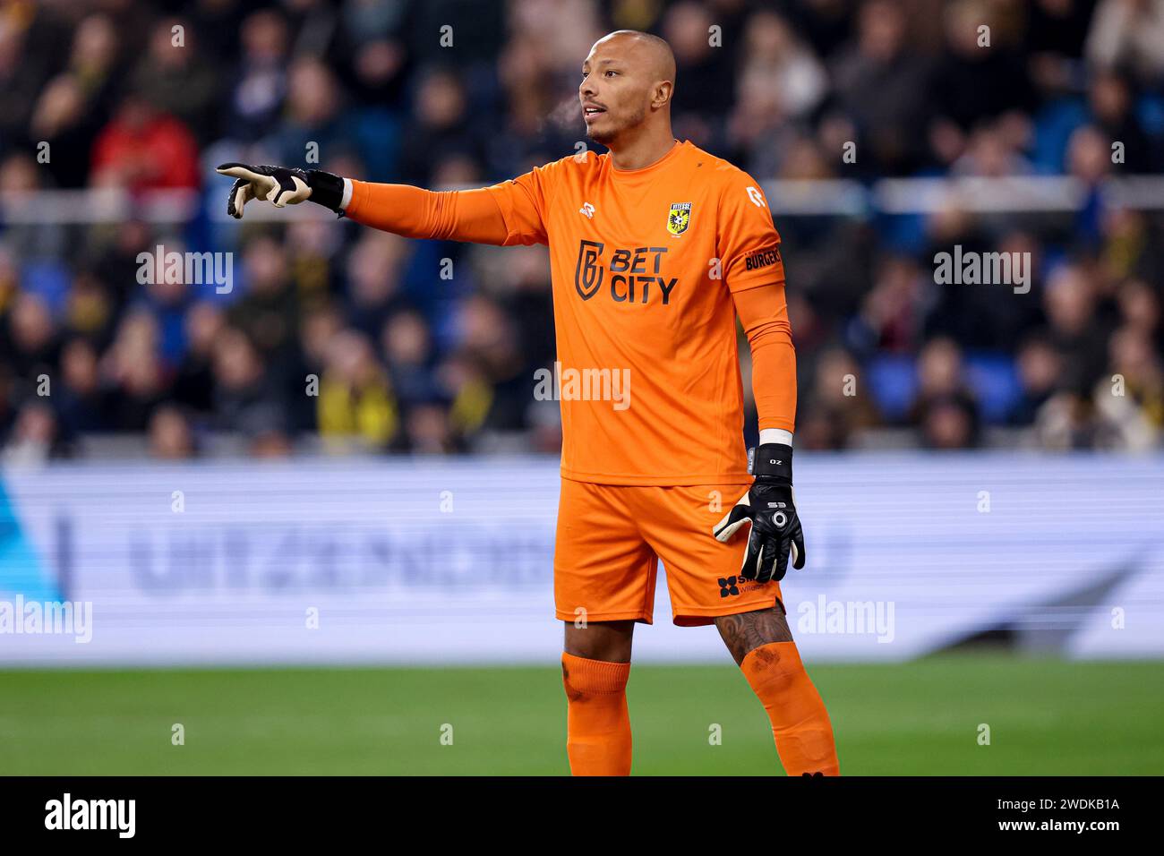 Arnhem, Paesi Bassi. 21 gennaio 2024. ARNHEM, PAESI BASSI - 21 GENNAIO: Il portiere Eloy Room di Vitesse punta durante la partita olandese Eredivisie tra Vitesse e Feyenoord a Gelredome il 21 gennaio 2024 ad Arnhem, nei Paesi Bassi. (Foto di Peter Lous/Orange Pictures) credito: dpa/Alamy Live News Foto Stock