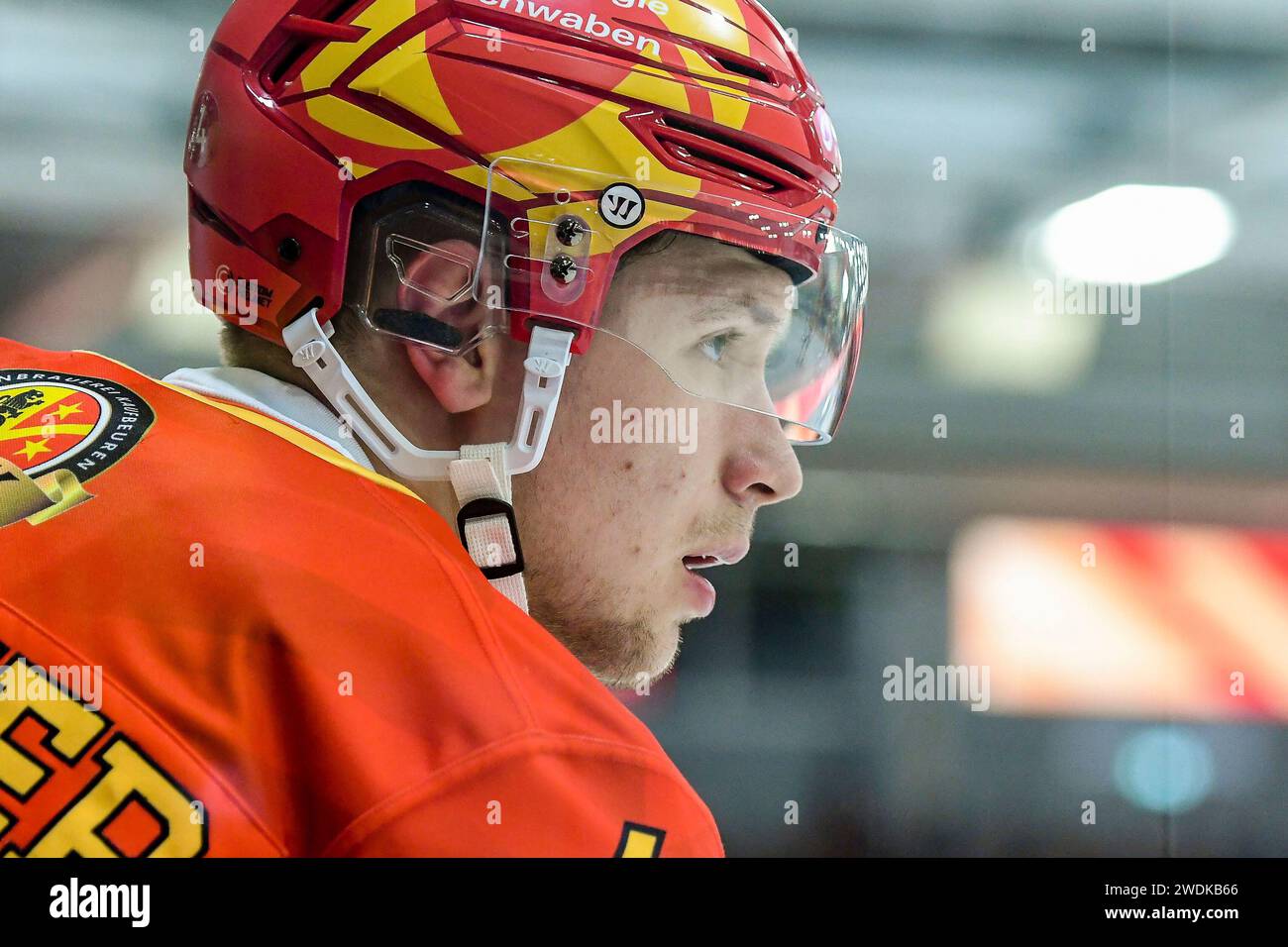 Kaufbeuren, Deutschland. 19 gennaio 2024. 19.01.2024, energie schwaben Arena, Kaufbeuren, GER, DEL2, ESV Kaufbeuren vs EC Kassel Huskies, im Bild Sten Fischer (Kaufbeuren, n. 4) foto ? NordPhoto GmbH/Hafner Credit: dpa/Alamy Live News Foto Stock