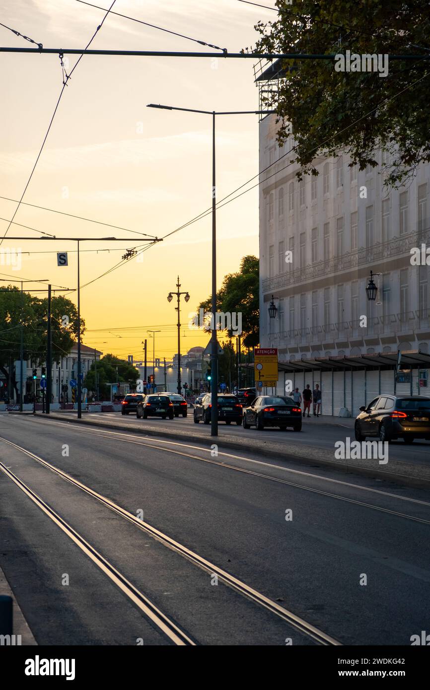 Lisbona, Portogallo - 13 settembre 2023. Vista del viale Ribeira das Naus e del viale 24 luglio Foto Stock