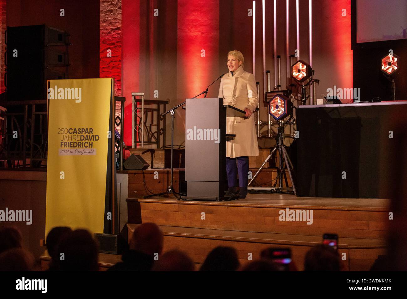 Ministerpräsidenten des Landes Meclemburgo-Vorpommern Manuela Schwesig Feierliche Eröffnung, Caspar-David-Friedrich-Jubiläum, CDF, Jubiläum, Caspar David Friedrich, Casparwho, Hansestadt Greifswald, HGW, 250 Jahre, Kultur, Kunst, Dom St Nikolai, Tourismus, Feier *** Ministro Presidente dello Stato del Meclemburgo-Vorpommern Manuela Schwesig cerimonia di apertura, Caspar David Friedrich Anniversary, CDF, Anniversary, Caspar David Friedrich, Casparwho, città anseatica di Greifswald, HGW, 250 anni, cultura, arte, St Cattedrale Nikolai, turismo, festa Foto Stock