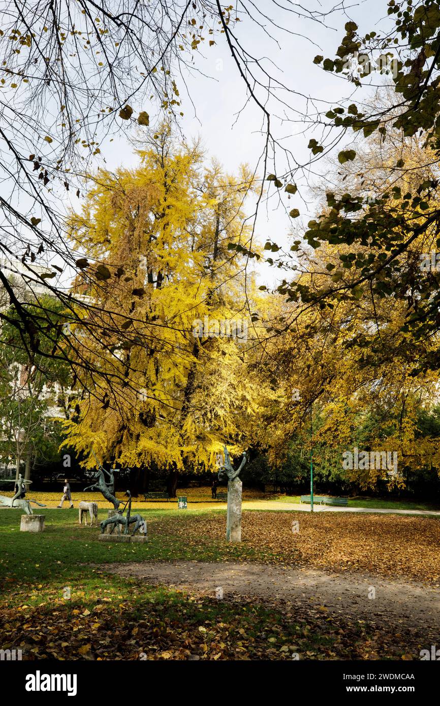 Sculture in bronzo dei quattro Cavalieri dell'Apocalisse di Harry Pierre-Rosenthal nei giardini e parco di Giardini Indro Montanelli, Milano Foto Stock