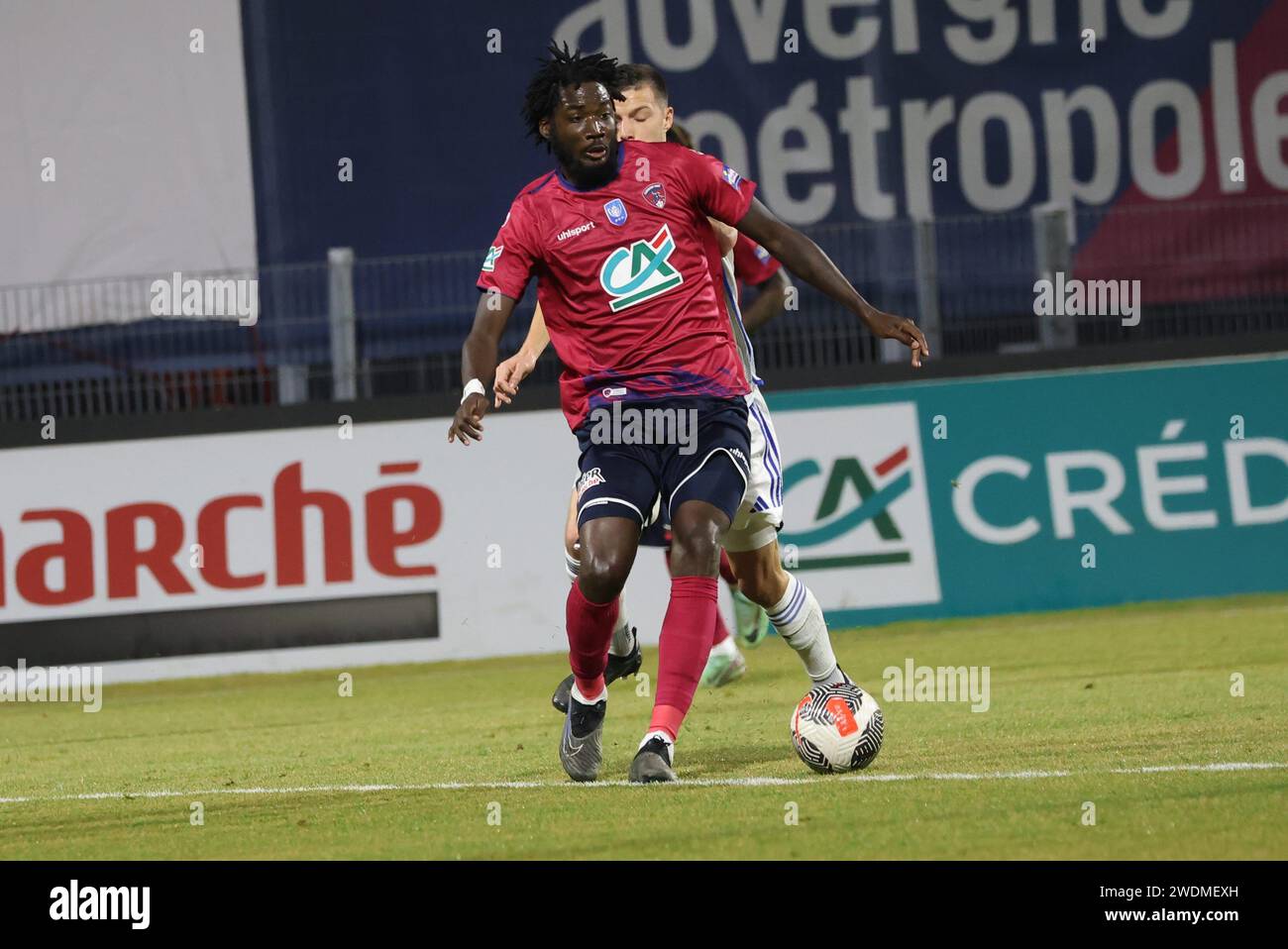 Thierry LARET/MAXPPP. Football. Coppa di Francia, 16eme de finale. Clermont Foot 63 vs Racing Club de Strasbourg Alsace. Stade Gabriel Montpied. Clermont-Ferrand (63) le 21 gennaio 2024. NICHOLSON Shamar (CLE) Credit: MAXPPP/Alamy Live News Foto Stock