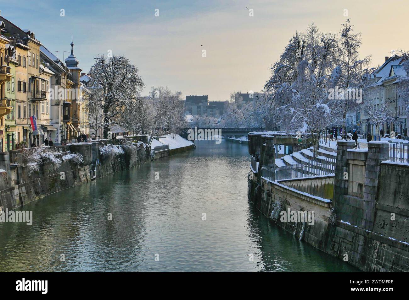 Lubiana, Slovenia - 21 gennaio 2024: Vista generale di Lubiana dopo le prime nevicate della stagione. La capitale si è svegliata in un'atmosfera magica. Marco secchi / Alamy Live News. Foto Stock