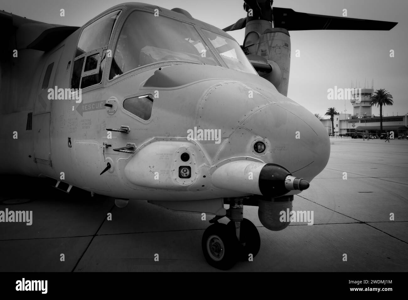 Il naso di un V-22 Osprey del corpo dei Marines degli Stati Uniti in mostra all'America's Airshow 2023 a Miramar, California. Foto Stock