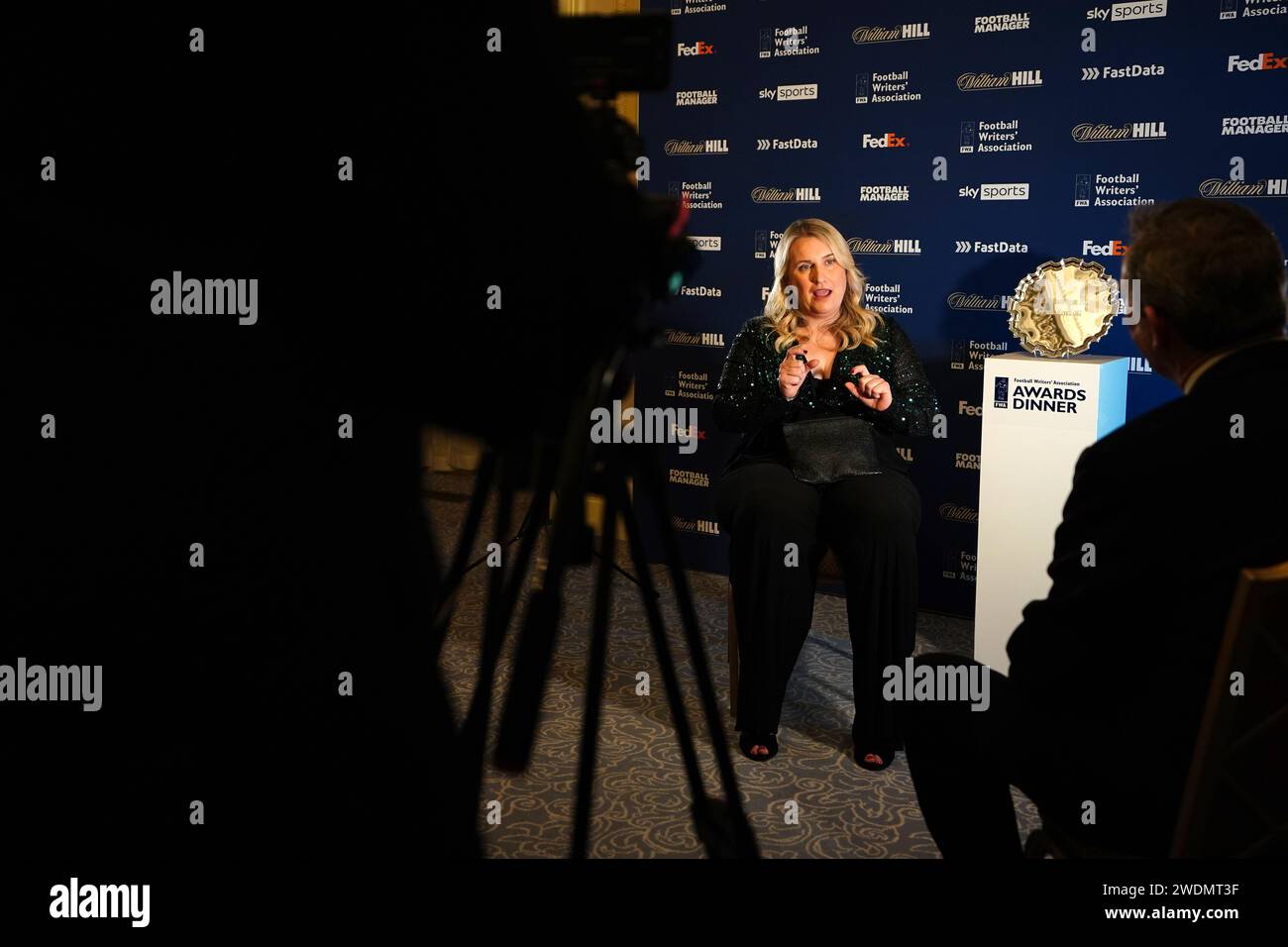 Emma Hayes, manager del Chelsea Women (centro) durante un'intervista durante una cena della Football Writers' Association presso il Landmark Hotel di Londra. Data foto: Domenica 21 gennaio 2024. Foto Stock