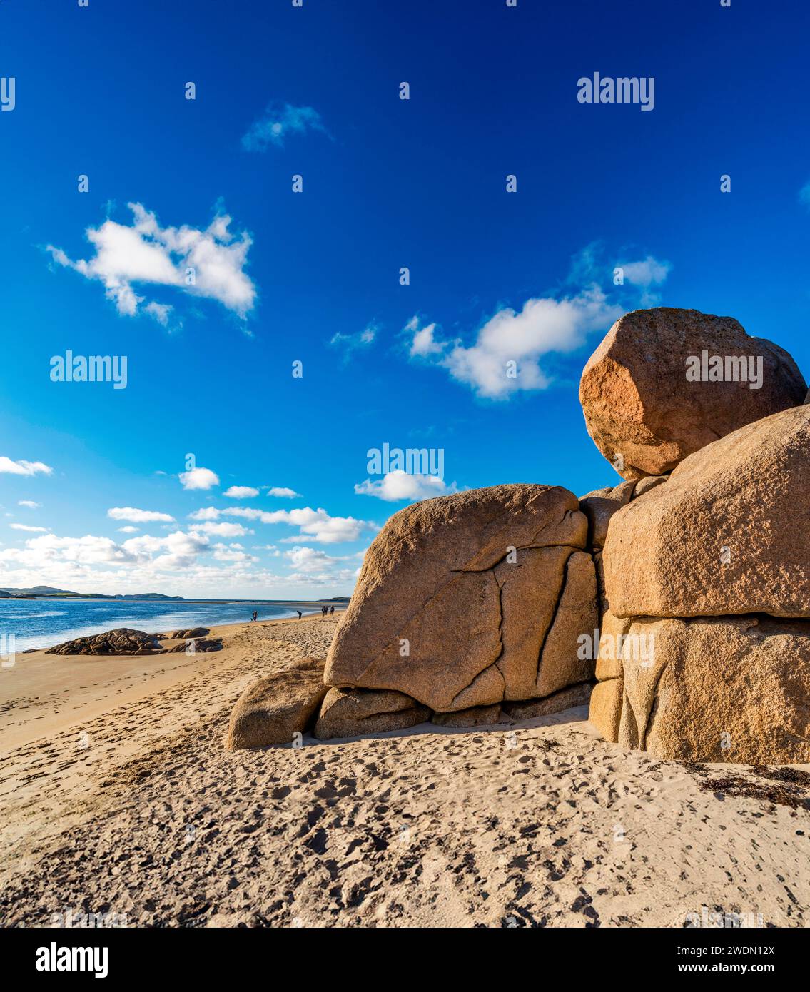 Formazioni rocciose di arenaria su una spiaggia a Bunbeg, County Donegal, Irlanda Foto Stock