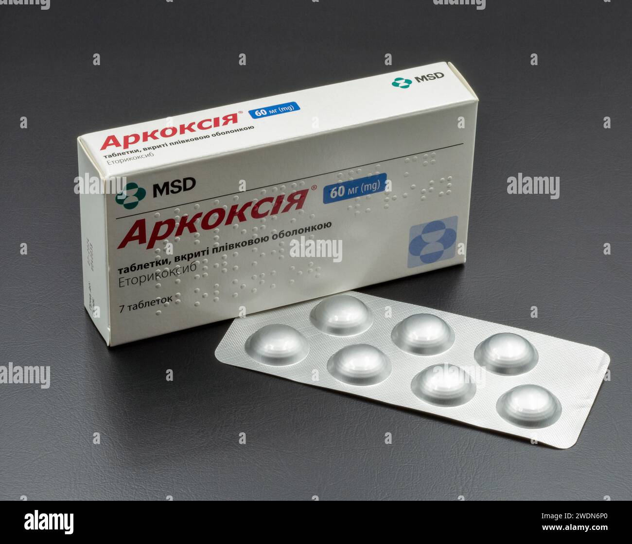 Kiev, Ucraina - July16, 2022: Arcoxia 60 mg compresse di Etoricoxib, prodotto da MSD closeup. Inibitore selettivo della cicloossigenasi-2 (COX-2). Anti-inflamma Foto Stock