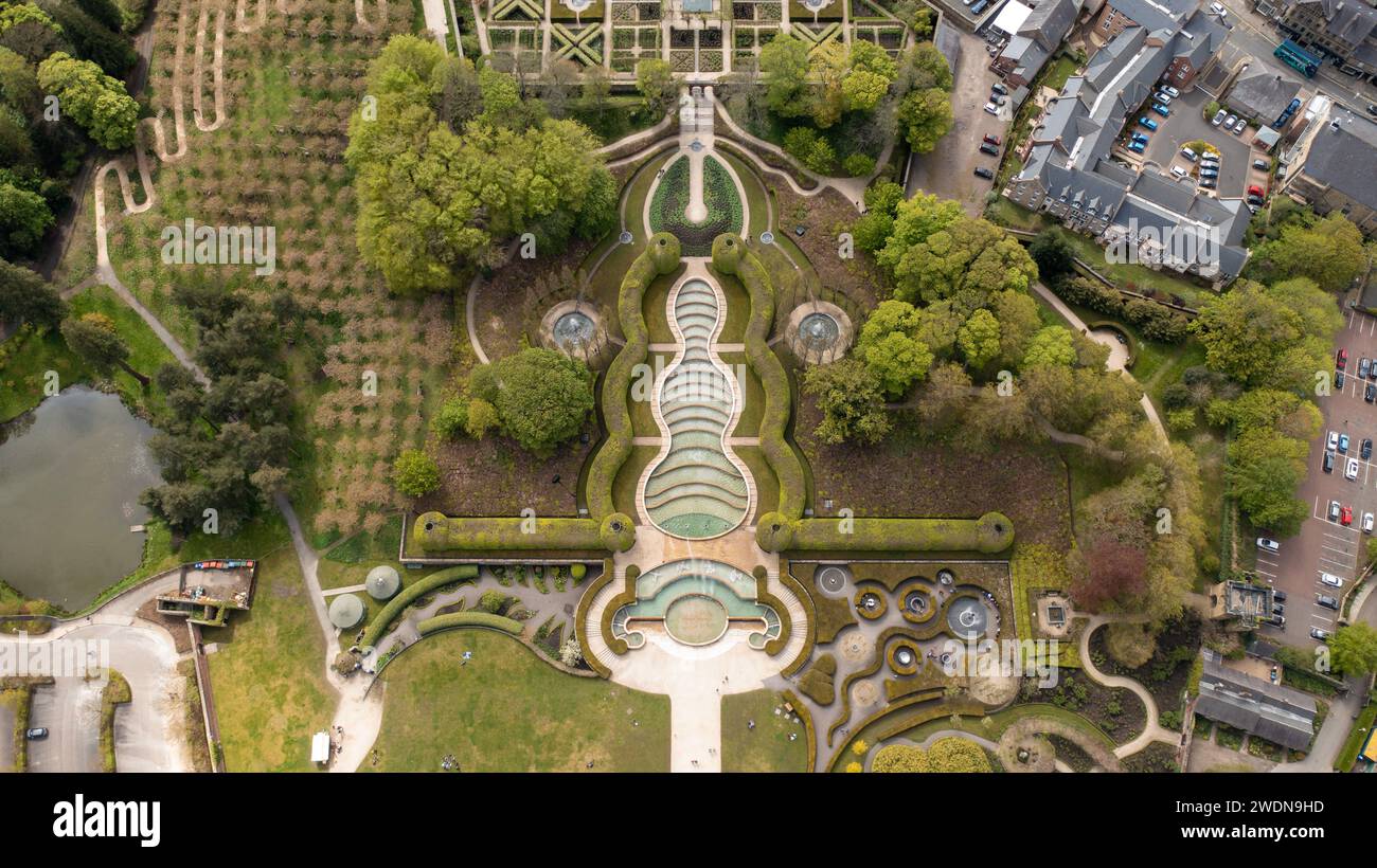 Vista aerea dei giardini Alnwick con abbondanti spazi verdi Foto Stock