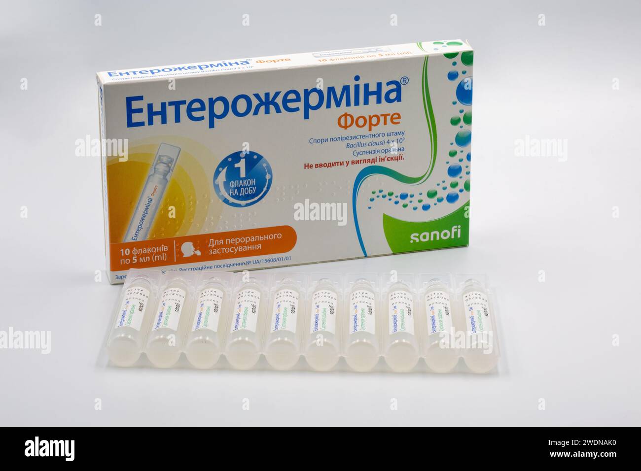 Kiev, Ucraina - 24 ottobre 2023: Studio Shoot of Enterogermina pack and suspension Flasks Drug by Sanofi for treatment and Prevention of intestinal d Foto Stock