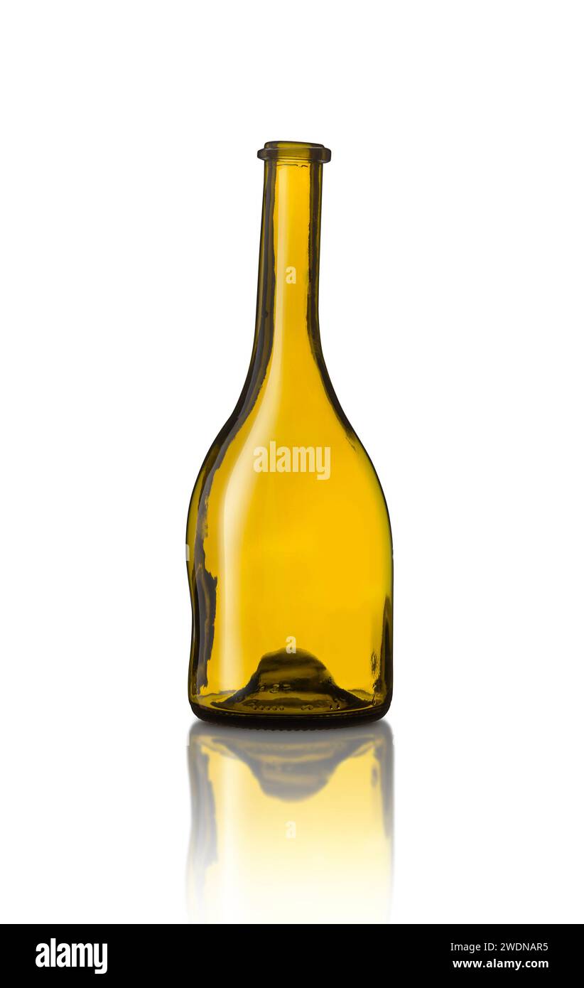 Bottiglia di vino con collo di bottiglia curvo isoalato su sfondo bianco. Con tracciato di ritaglio Foto Stock