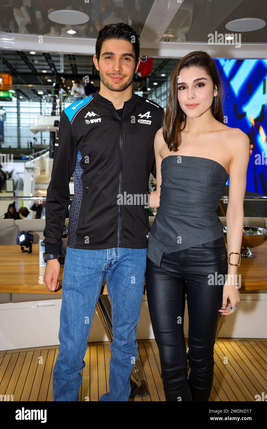 Boot 2024 PR Termin mit ALPINE Formel 1 Fahrer Esteban Ocon e Top Model Vivienne Oesch bei Sunseeker mero Yacht Sharing Düsseldorf Boot 2024 Messe Düsseldorf NRW Deutschland *** Boot 2024 PR evento con il pilota ALPINO di Formula 1 Esteban Ocon e la top model Vivienne Oesch al Sunseeker mero Yacht Sharing Düsseldorf Boot 2024 Messe Düsseldorf NRW Germania Foto Stock