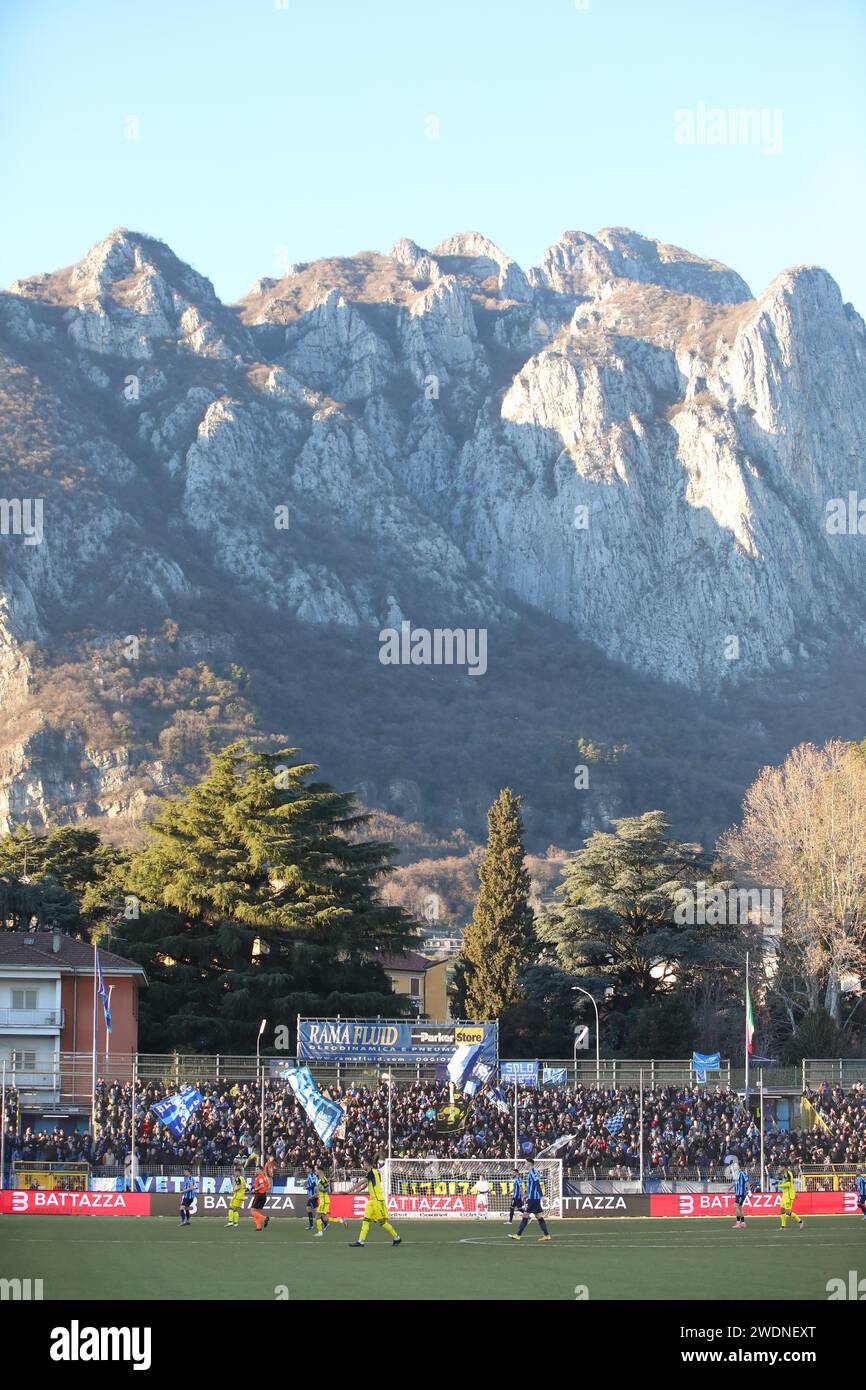Lecco, Italia. 20 gennaio 2024. Monte San Martino di Lecco durante il match di serie BKT tra Lecco e Pisa allo Stadio Mario Rigamonti-Mario ceppi il 20 gennaio 2024 a Lecco, Italia. (Foto di Matteo Bonacina/LiveMedia) Credit: Independent Photo Agency/Alamy Live News Foto Stock