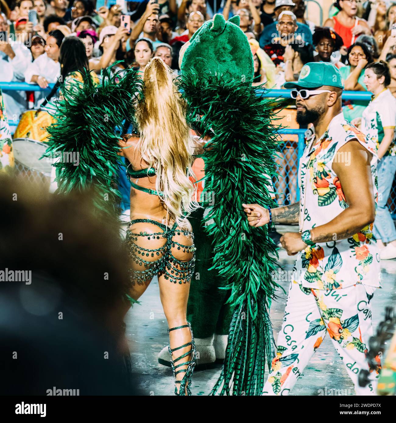 Prove al Sambodromo di Rio de Janeiro della Samba School Mocidade prima del carnevale del 2024 febbraio con una canzone a tema sul famoso frutto Caju Foto Stock