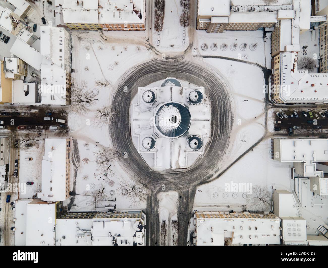 Una vista aerea della Chiesa di San Michele Arcangelo e del Viale della libertà a Kaunas, Lituania. Foto Stock