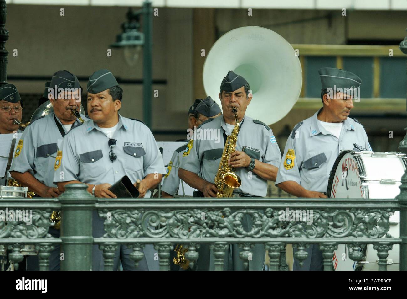 Sud America, Ecuador, Guayaquil, Parque Seminario, banda militare, Foto Stock