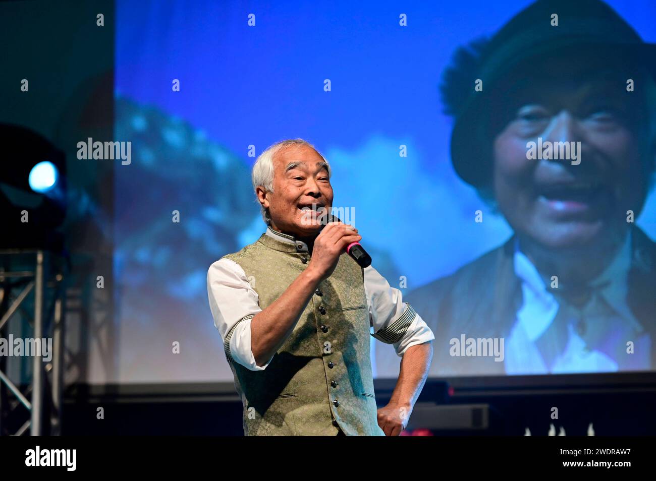 Takeo Ischi in der Musik-Show Edelweiss der Volksmusik im Bürgerhaus. Niesky, 19.01.2024 *** Takeo Ischi nello spettacolo musicale Edelweiss der Volksmusik in the Bürgerhaus Niesky, 19 01 2024 foto:XM.xWehnertx/xFuturexImagex edelweiss 4154 Foto Stock